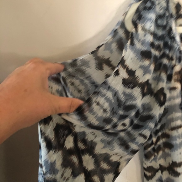 STUNNING BOSTON PROPER COLD SHOULDER BLOUSE - Picture 3 of 6